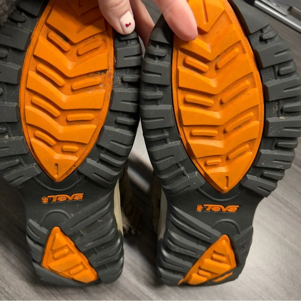 TEVA Men’s Outdoor Sandal size 11 Tan Straps